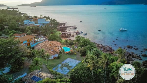 LINDA CASA PÉ NA AREIA COM 11 DORMITÓRIOS