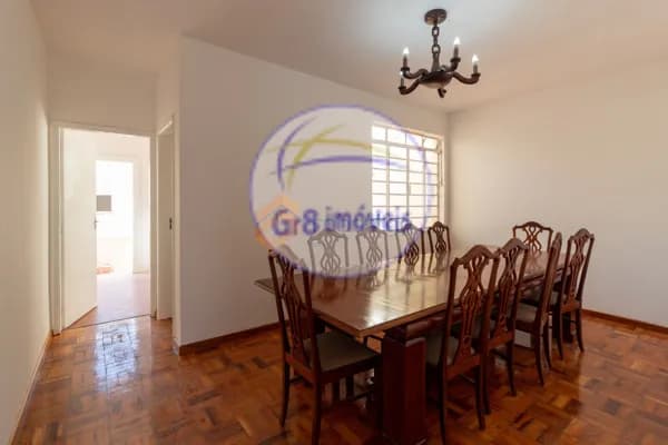 Sobrado com 3 suítes e 3 vagas de garagem em Moema!