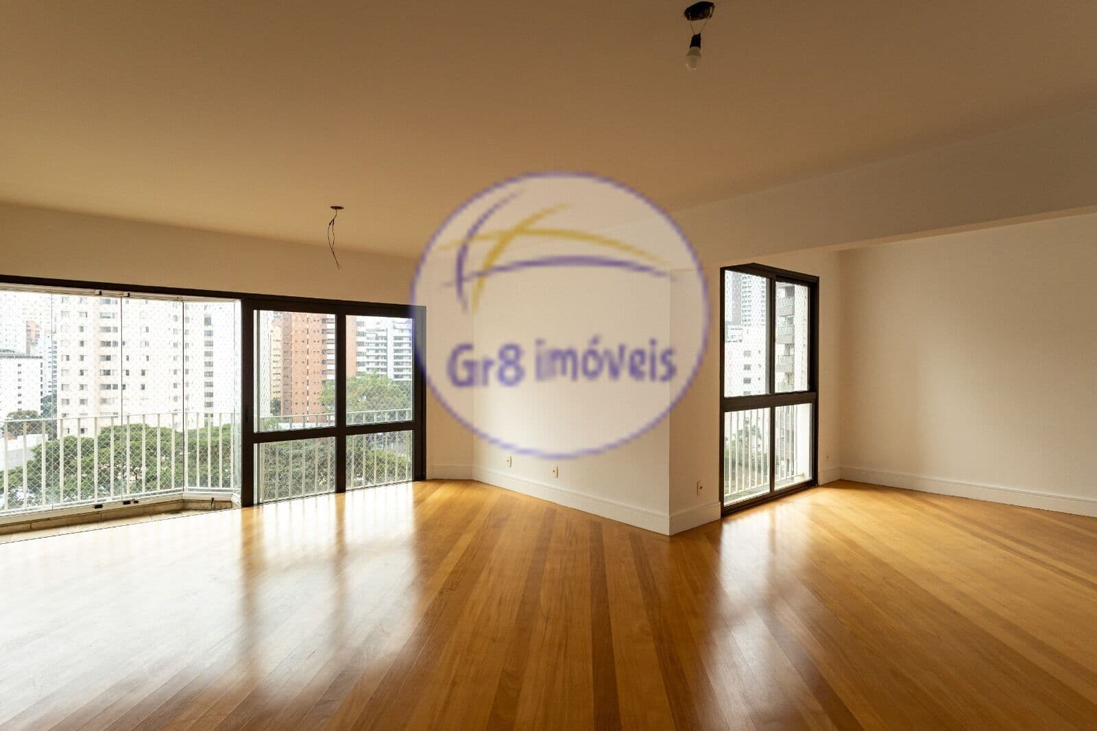 Apartamento Exclusivo na Melhor Rua de Moema Pássaros!