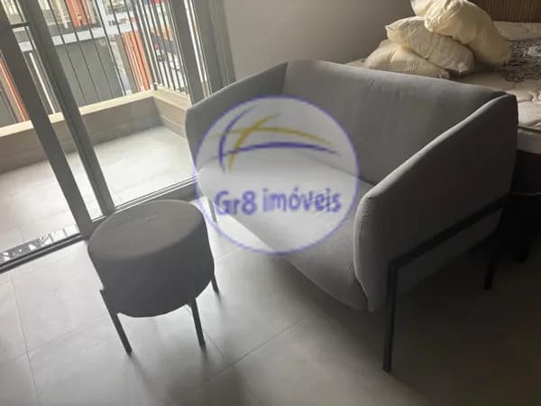 Studio mobiliado com varanda!