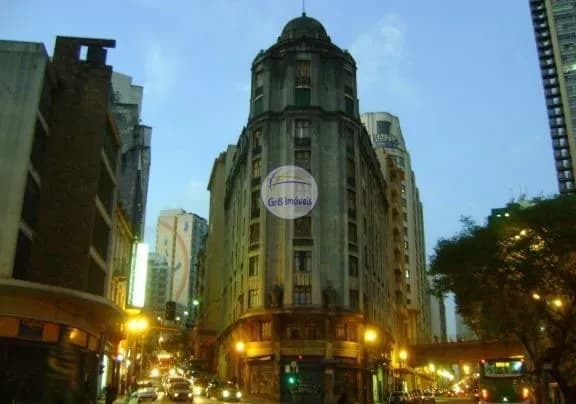 Apartamento em frente ao Metrô São Bento!