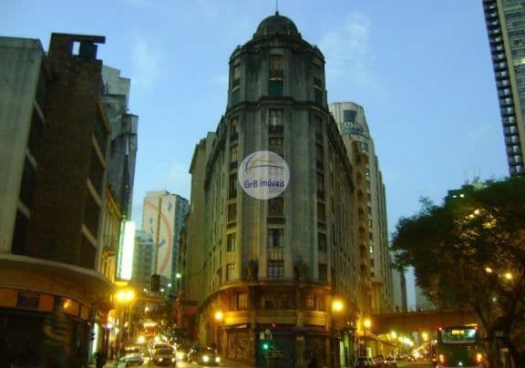 Apartamento em frente ao Metrô São Bento!