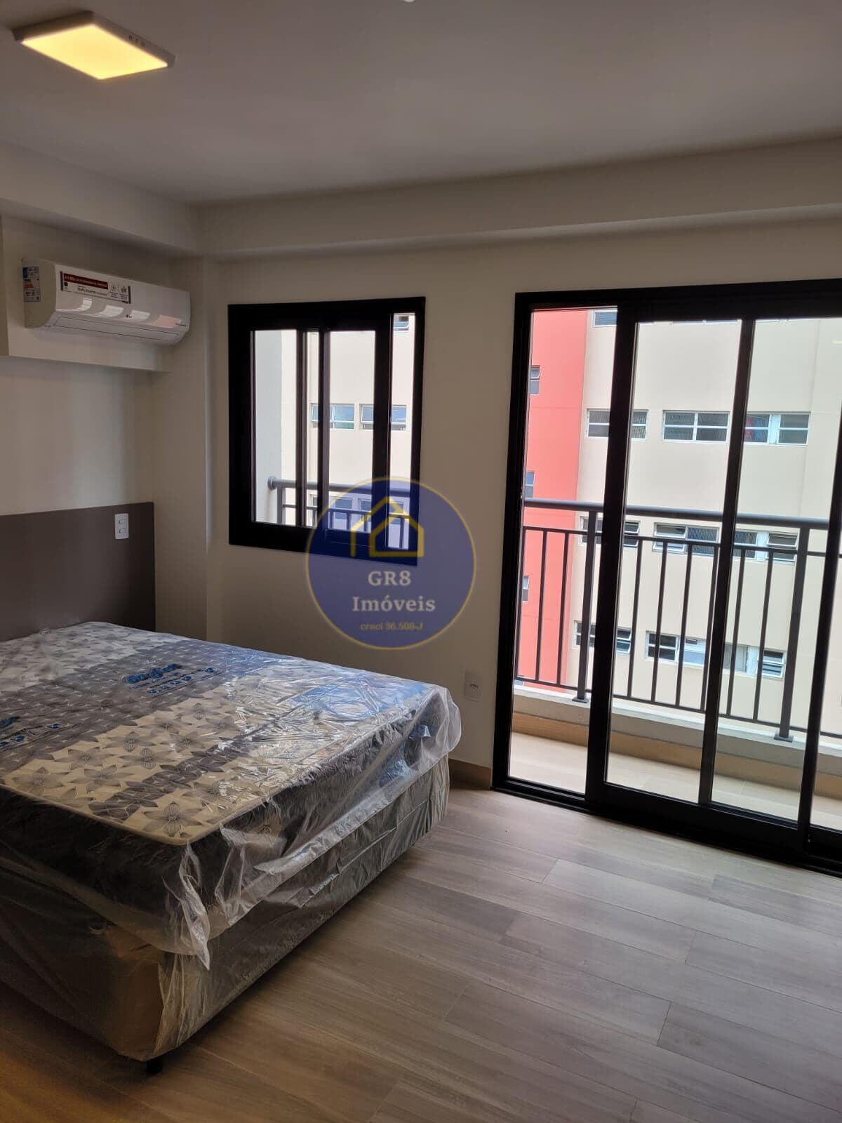 Lindo Studio Mobiliado em frente À PUC SP!