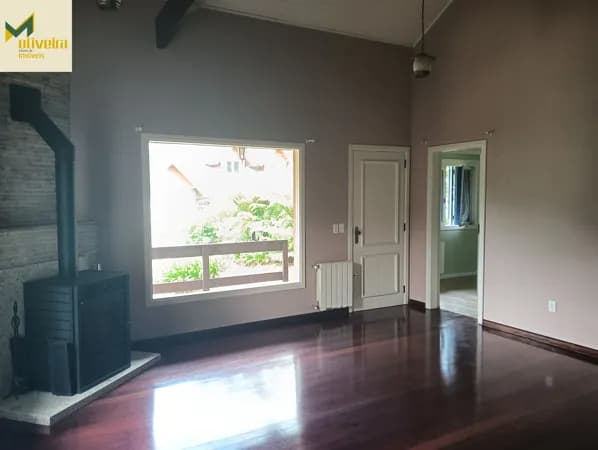 Casa com ótimo terreno em rua sem saída!!