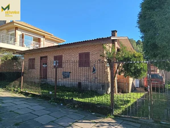 Casa de antiga de alvenaria no centro!!