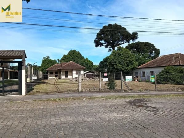 Terreno grande com casa de madeira!!