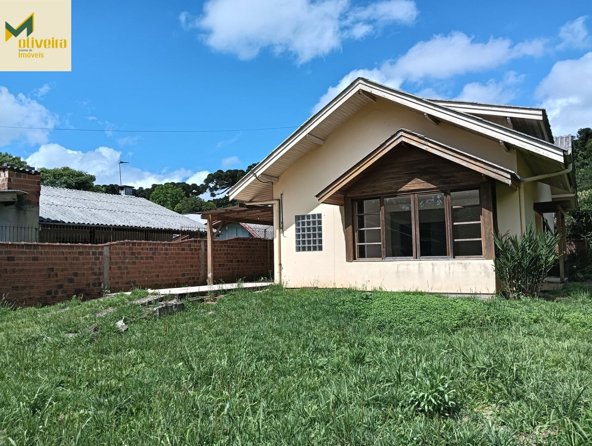 Casa ampla de alvenaria em ótimo bairro!!