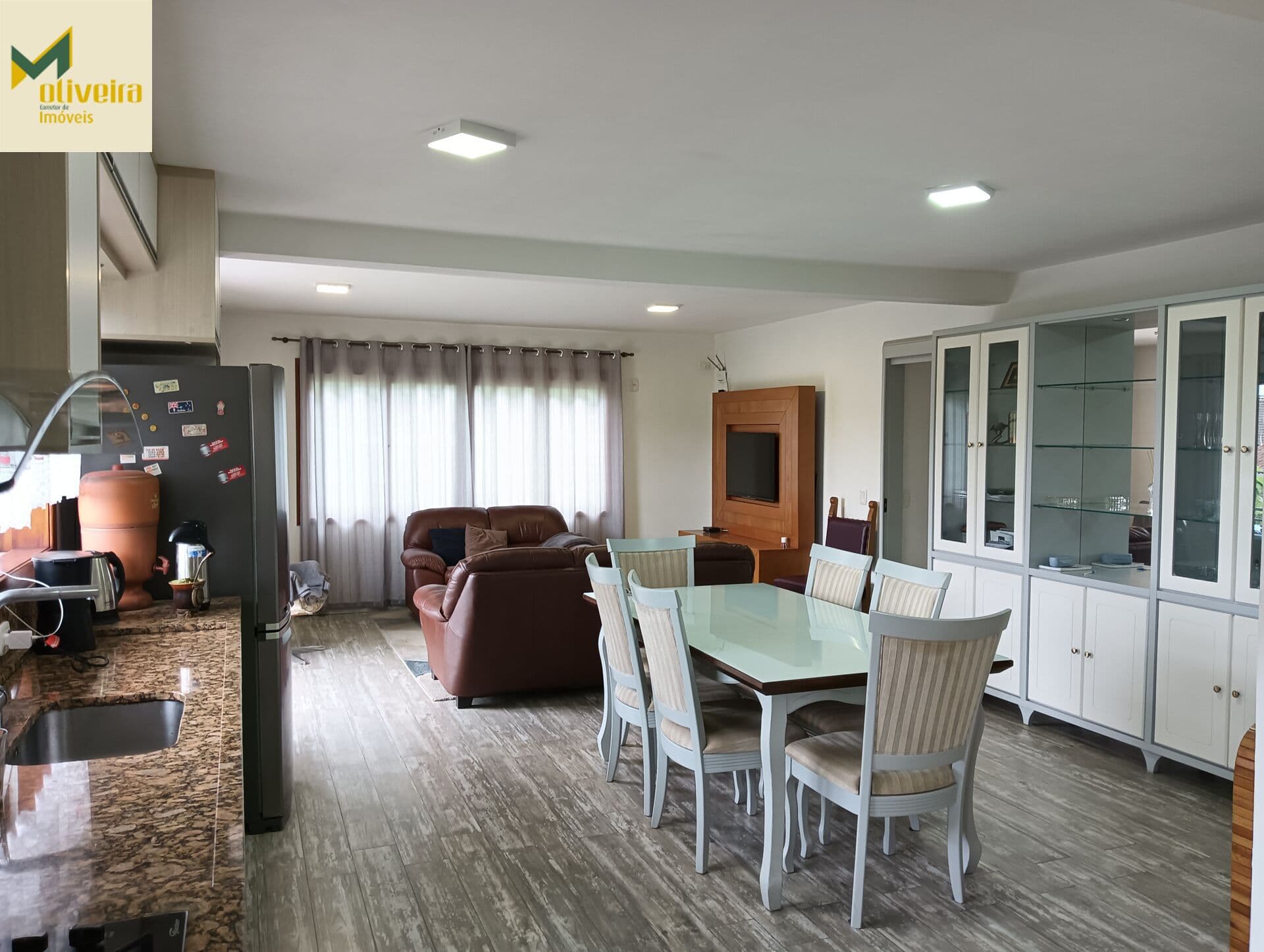 Casa com 4 suítes no centro!!