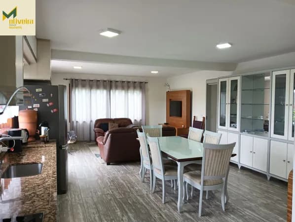 Casa com 4 suítes no centro!!