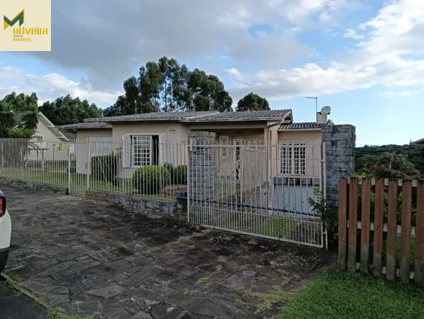 Casa e quiósque em ótimo bairro de São Chico!!