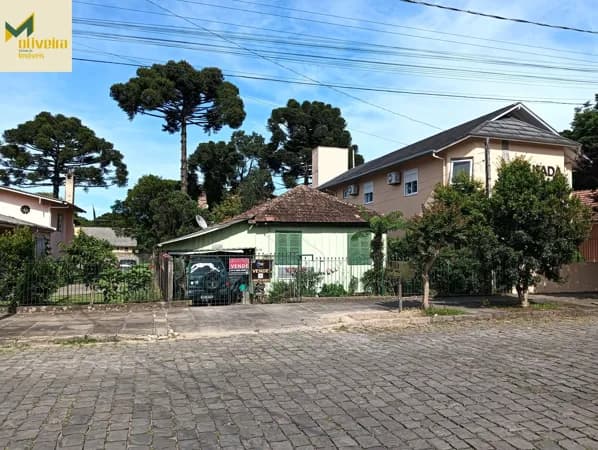 Casa de Madeira junto ao centro de Canela!!