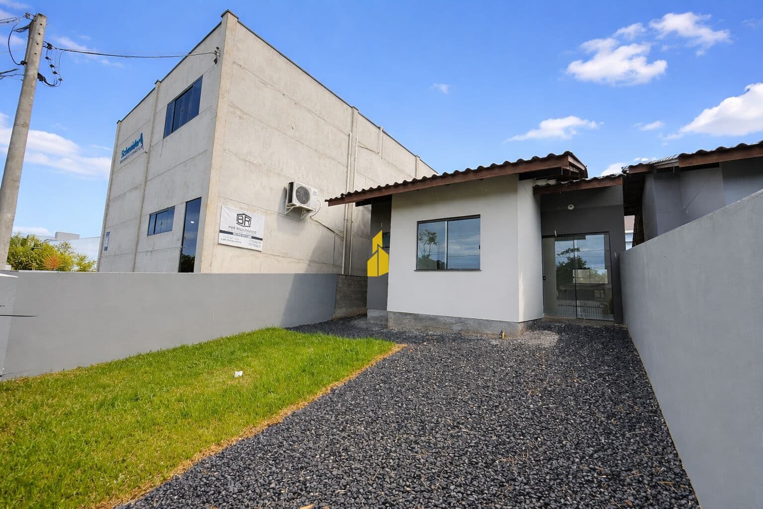 Casa nova com 3 dormitórios (1 suíte) – B. Benedito | Indaial-SC