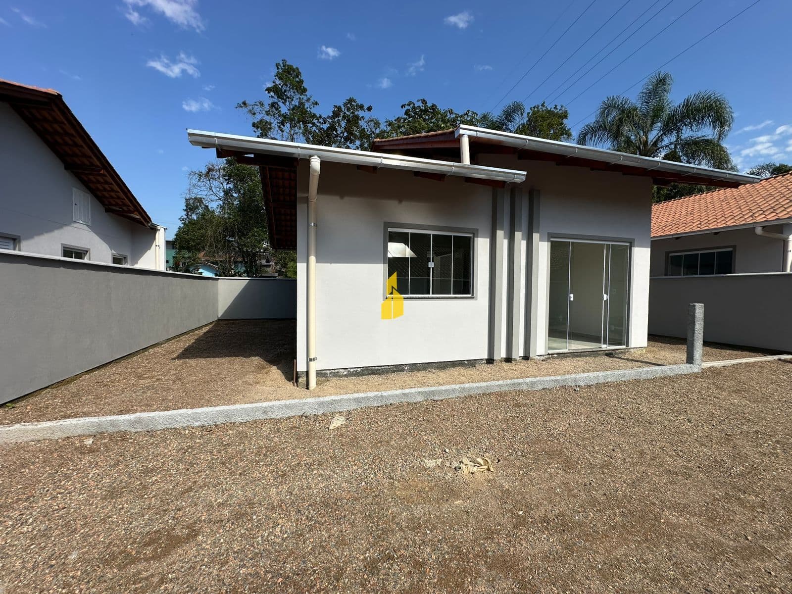 Casa á venda no Bairro Araponguinhas