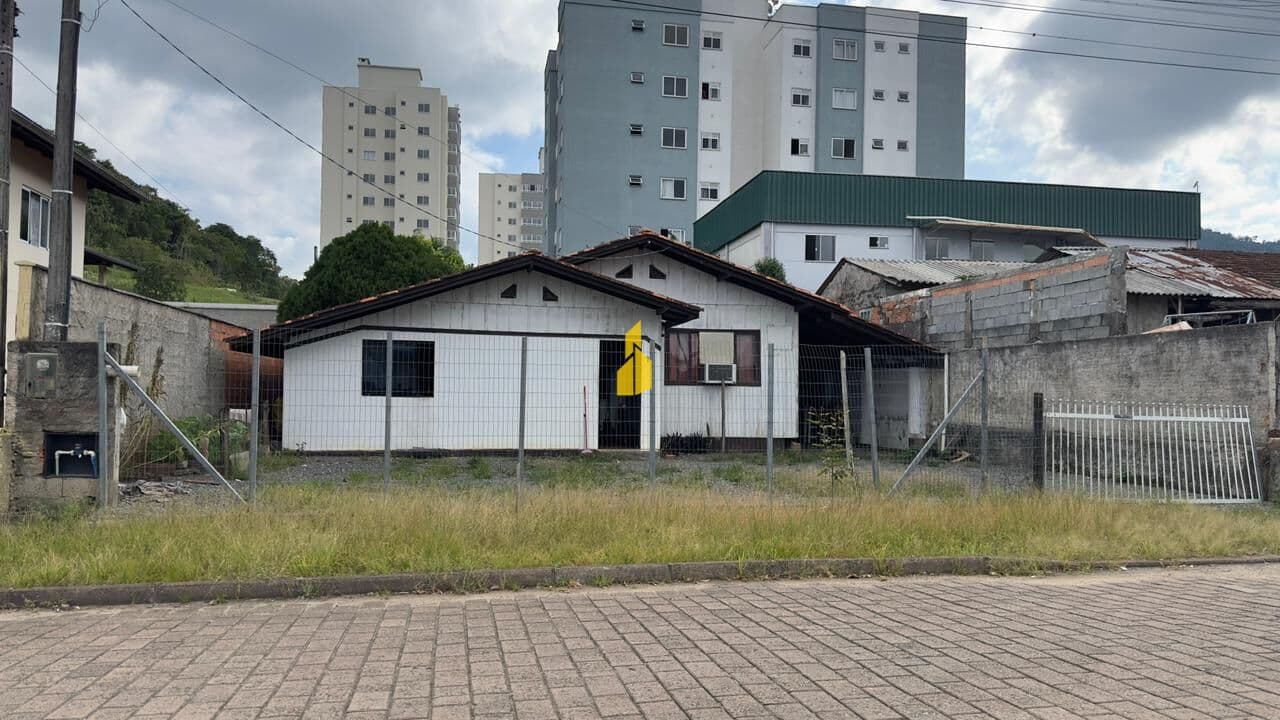 CASA MISTA NO BAIRRO DOS ESTADOS NA CIDADE DE TIMBÓ/SC