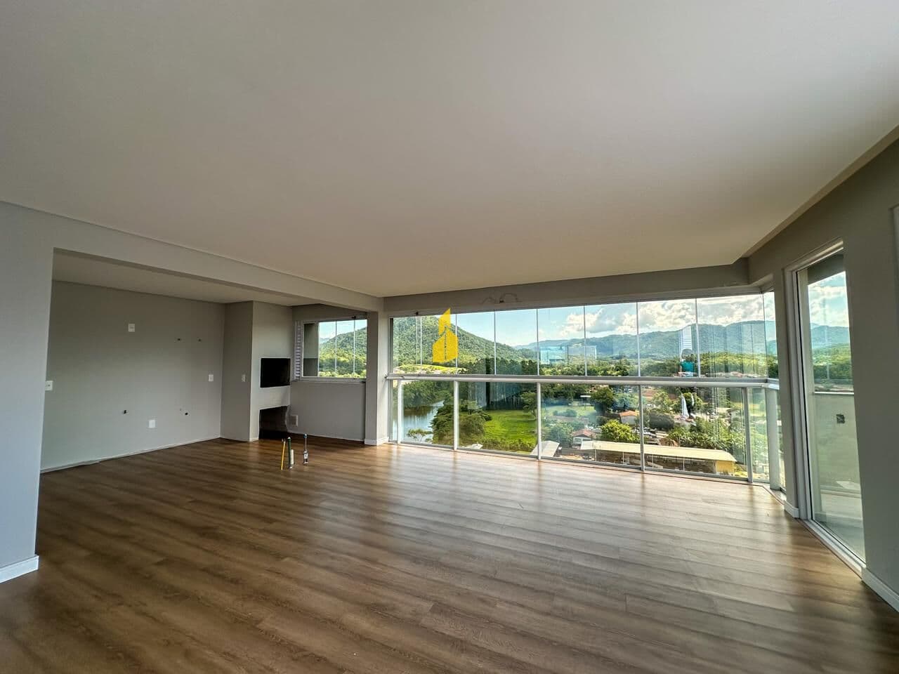 BELISSIMO APARTAMENTO DUPLEX NO CENTRO DE TIMBÓ/SC