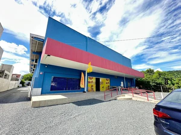 ESTABELECIMENTO COMERCIAL COM GALPÃO PRONTO PARA USO DE SUPERMERCADO NA CIDADE DE TIMBÓ/SC