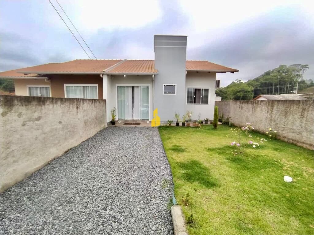 CASA COM SUITE NA CIDADE DE RIO DOS CEDROS/SC