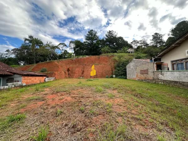 Terreno no Bairro Tiroleses