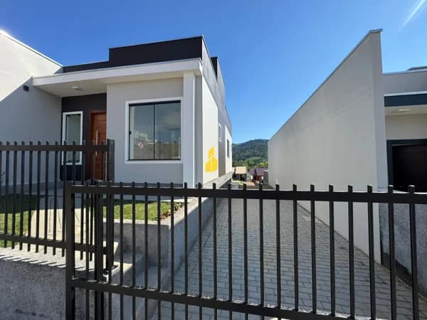 Casa à venda em Indaial com 02 dormitórios sendo uma suíte