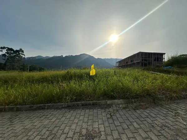 Terreno à venda no Loteamento Villa di Fiori em Rodeio
