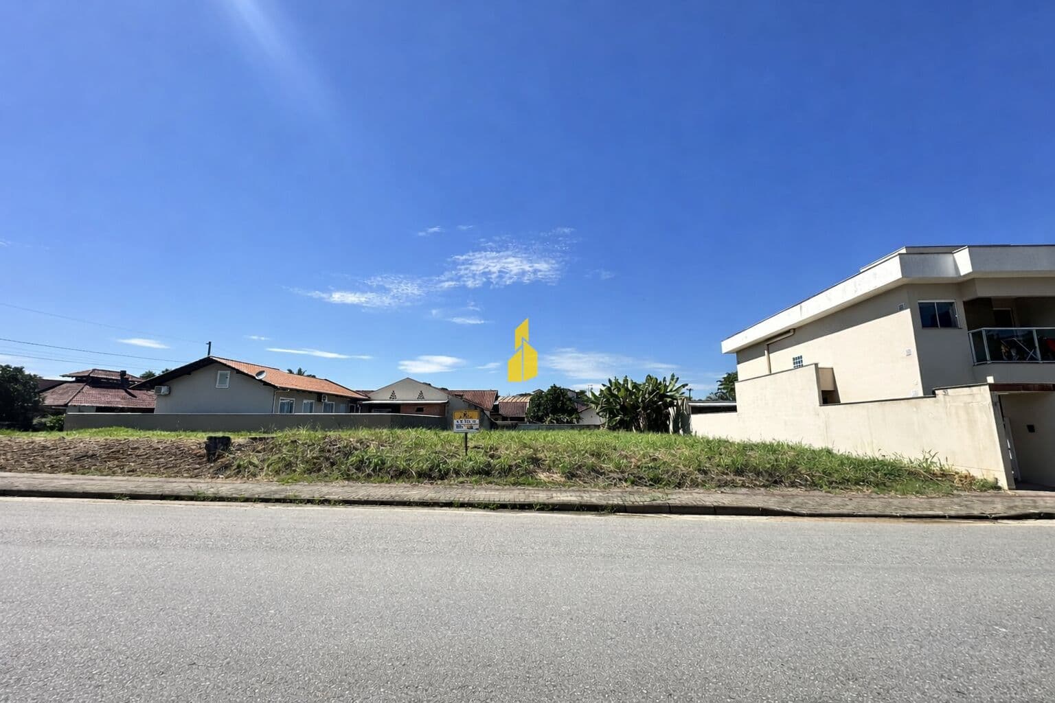 Excelente terreno pronto para construir !
