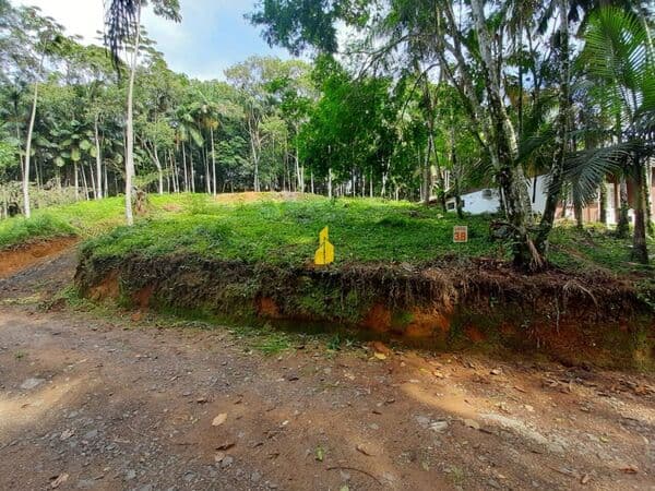Terreno em condomínio