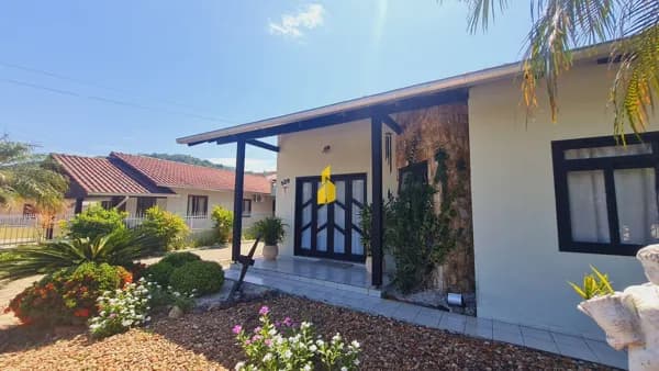 Casa com 220m² em Timbó-SC