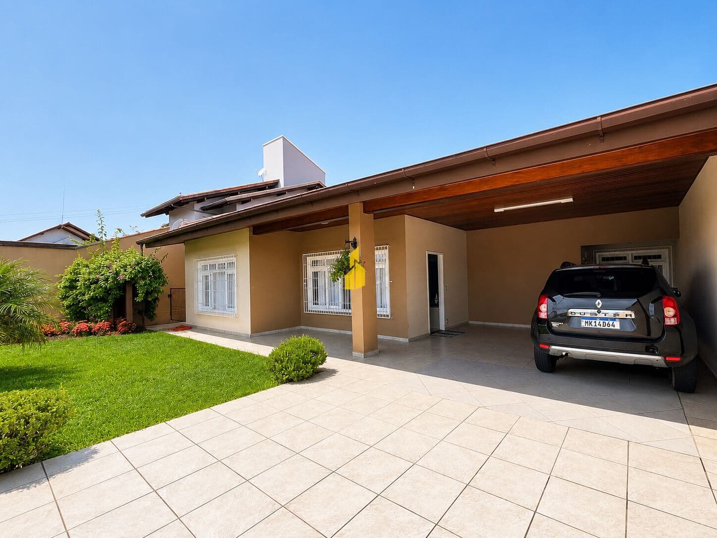 Casa com 4 dormitórios (sendo 2 suíte) no bairro Das Nações