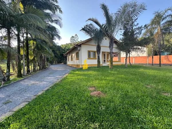 Casa Espaçosa com 3 Dormitórios e Terreno Amplo de 20.616,00m²