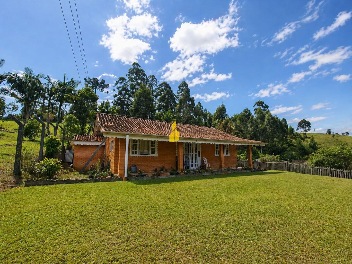 Casa em ponto alto no centro de Doutor Pedrinho-SC