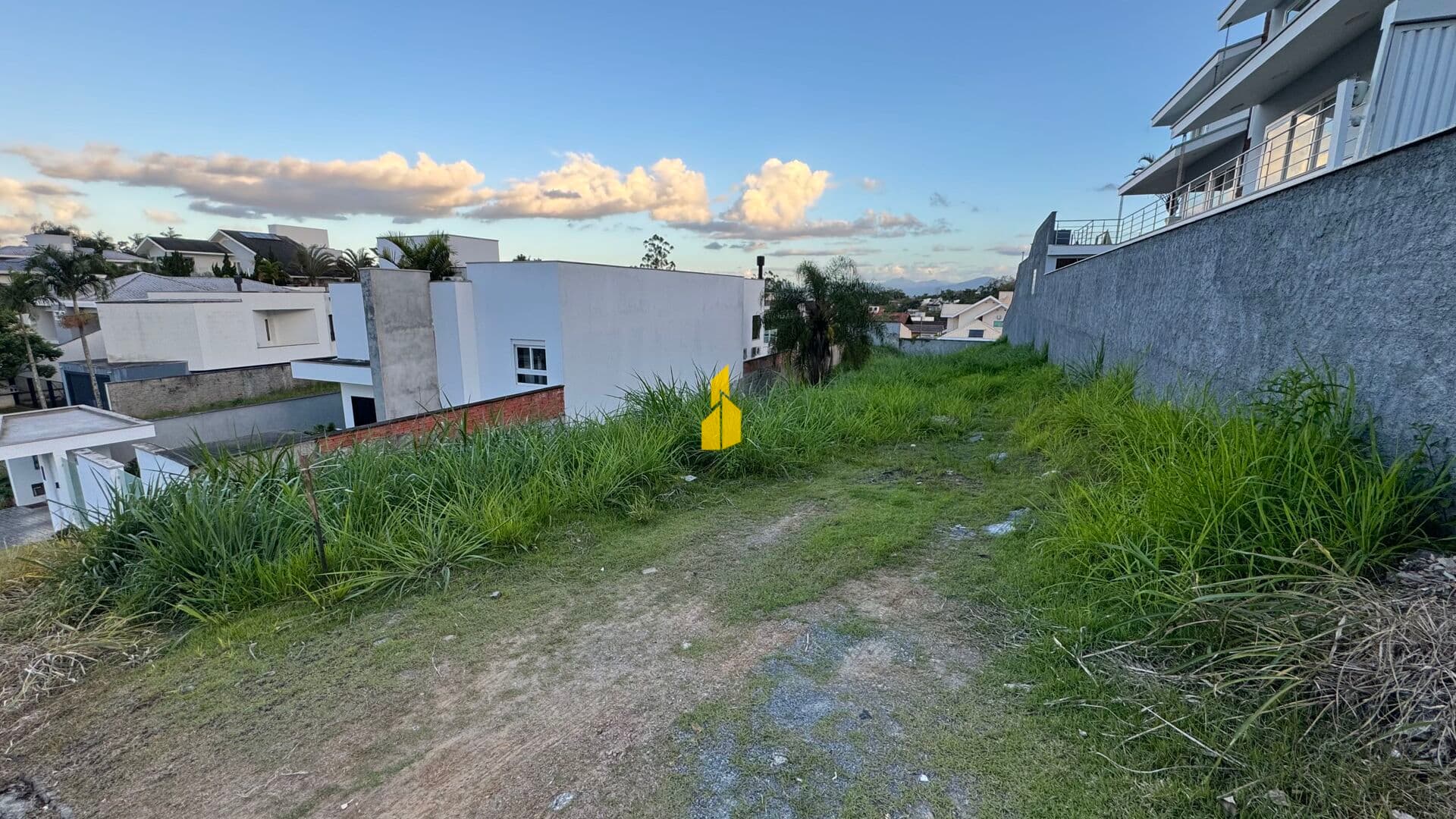 Belíssimo terreno em loteamento de alto padrão