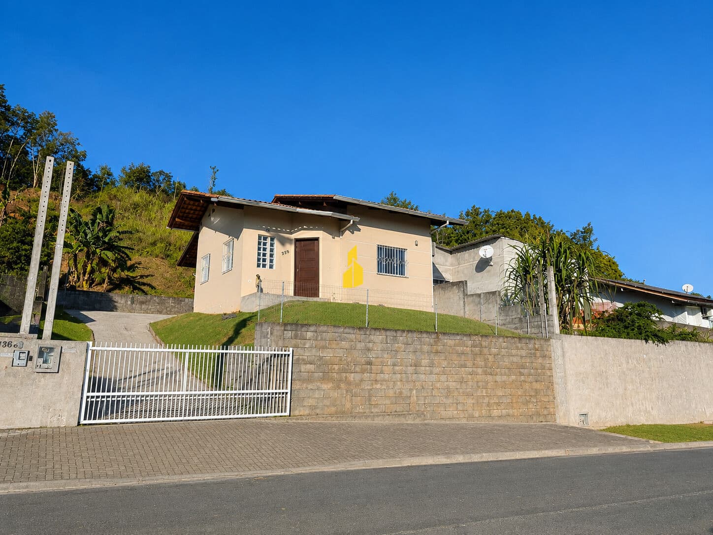 Casa com amplo espaço à venda no bairro Das Nações