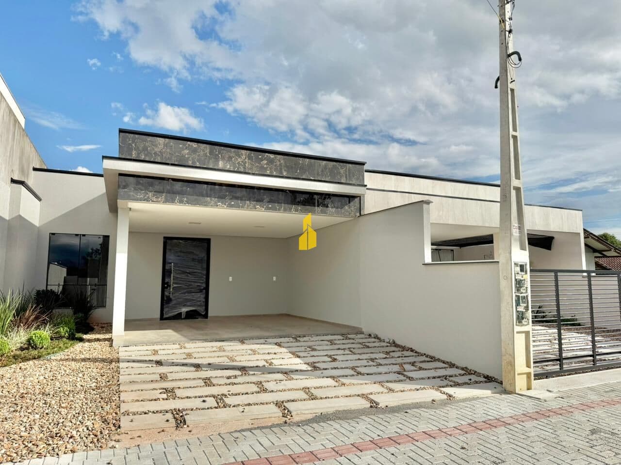 Casa com 03 dormitórios sendo uma suíte à venda em Timbó