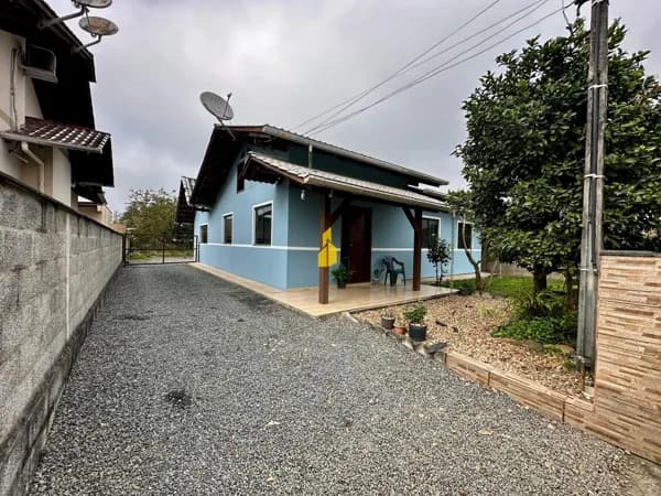Casa em Rio dos Cedros - Divinéia