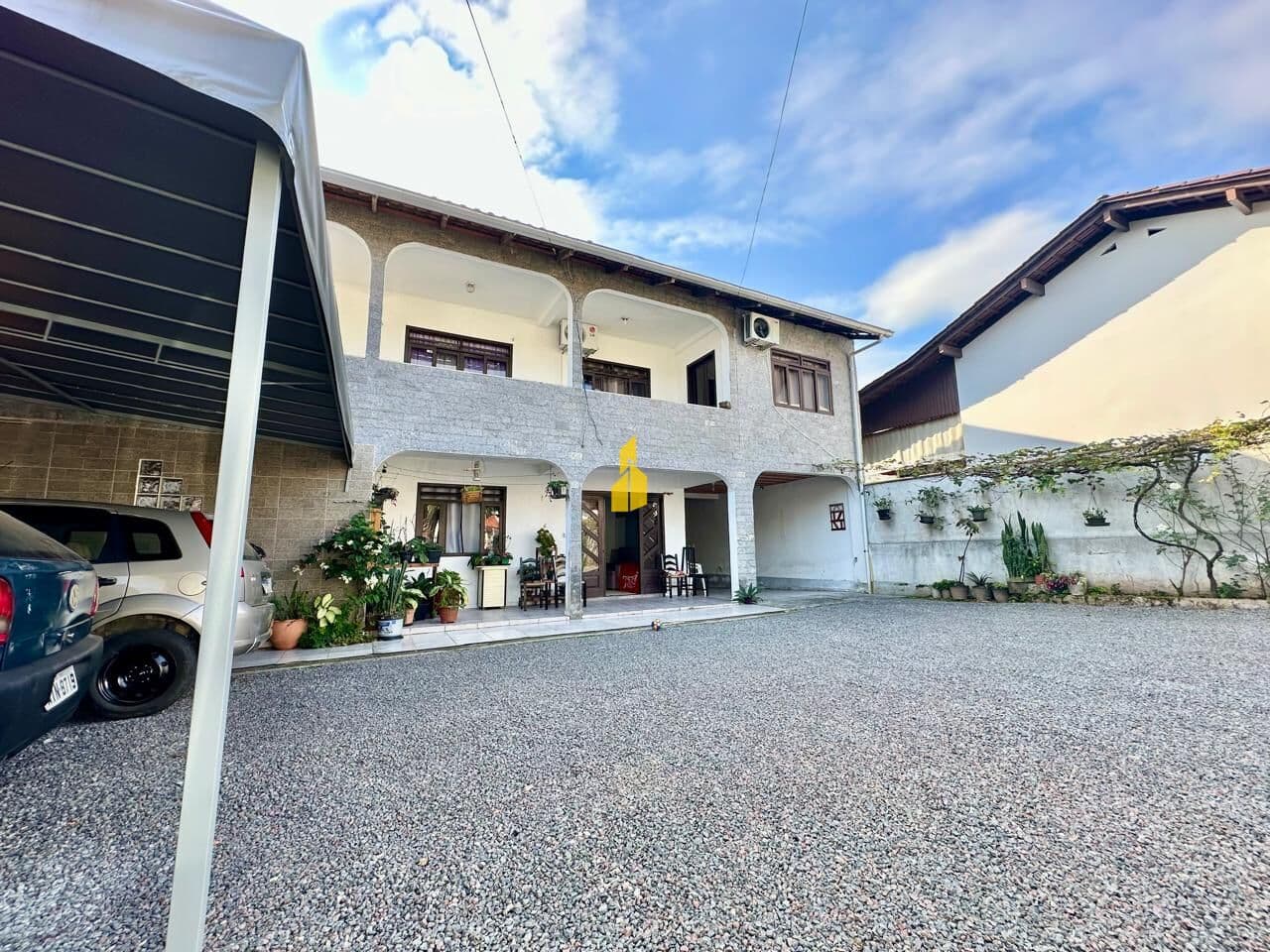 Casa com 7 dormitórios