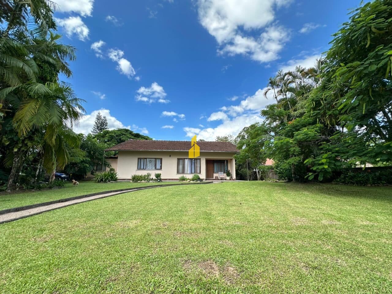 CASA COM AMPLO TERRENO (1,614m2) NA CIDADE DE RIO DOS CEDROS/SC