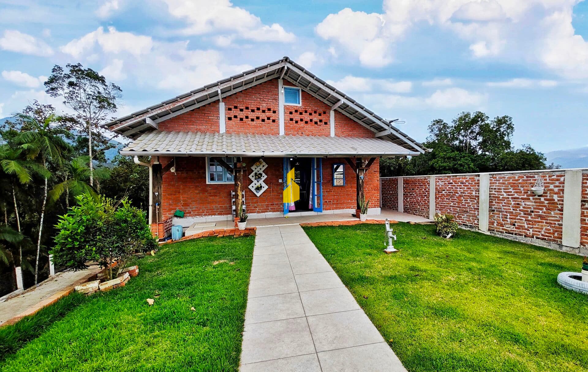 Casa diferenciada em meio a natureza