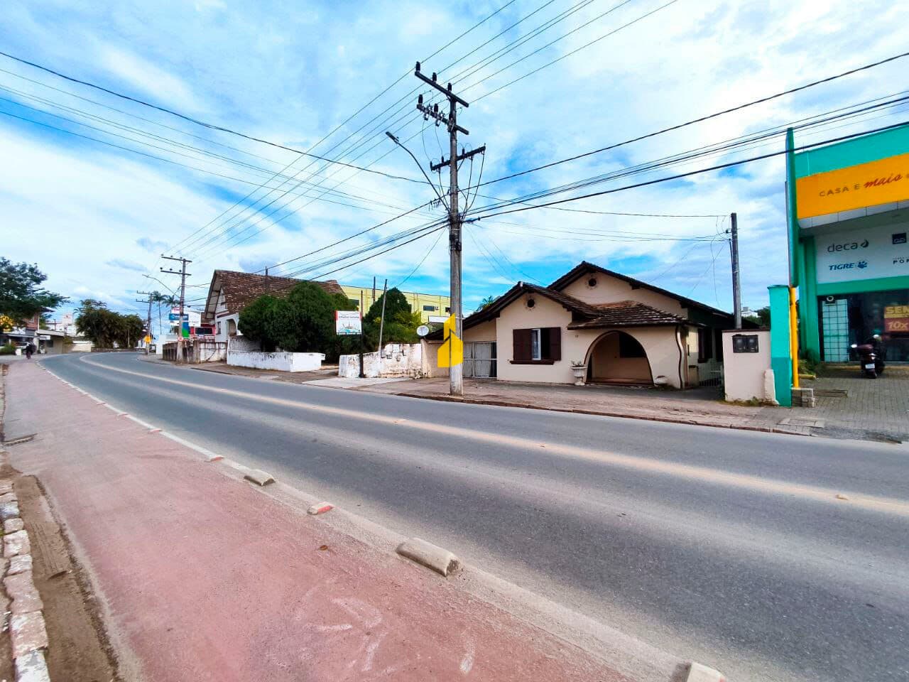 Casa Comercial á VENDA; no Centro de Timbó !!
