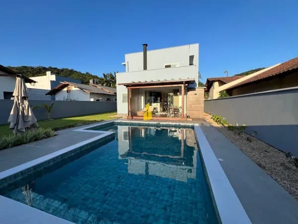 Casa alto padrão com piscina à venda no Bairro Vila Germer em Timbó