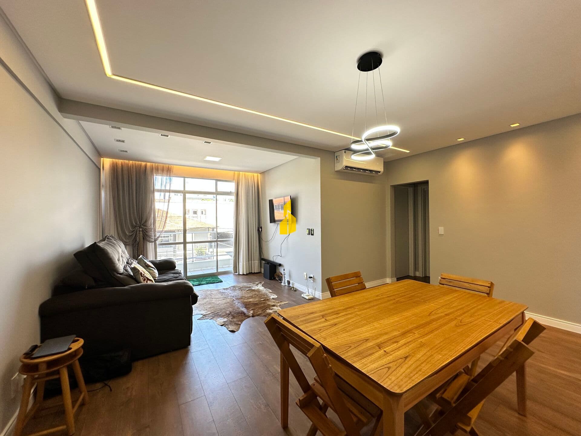 Apartamento no Centro de Timbó com 03 dorm sendo 01 suíte