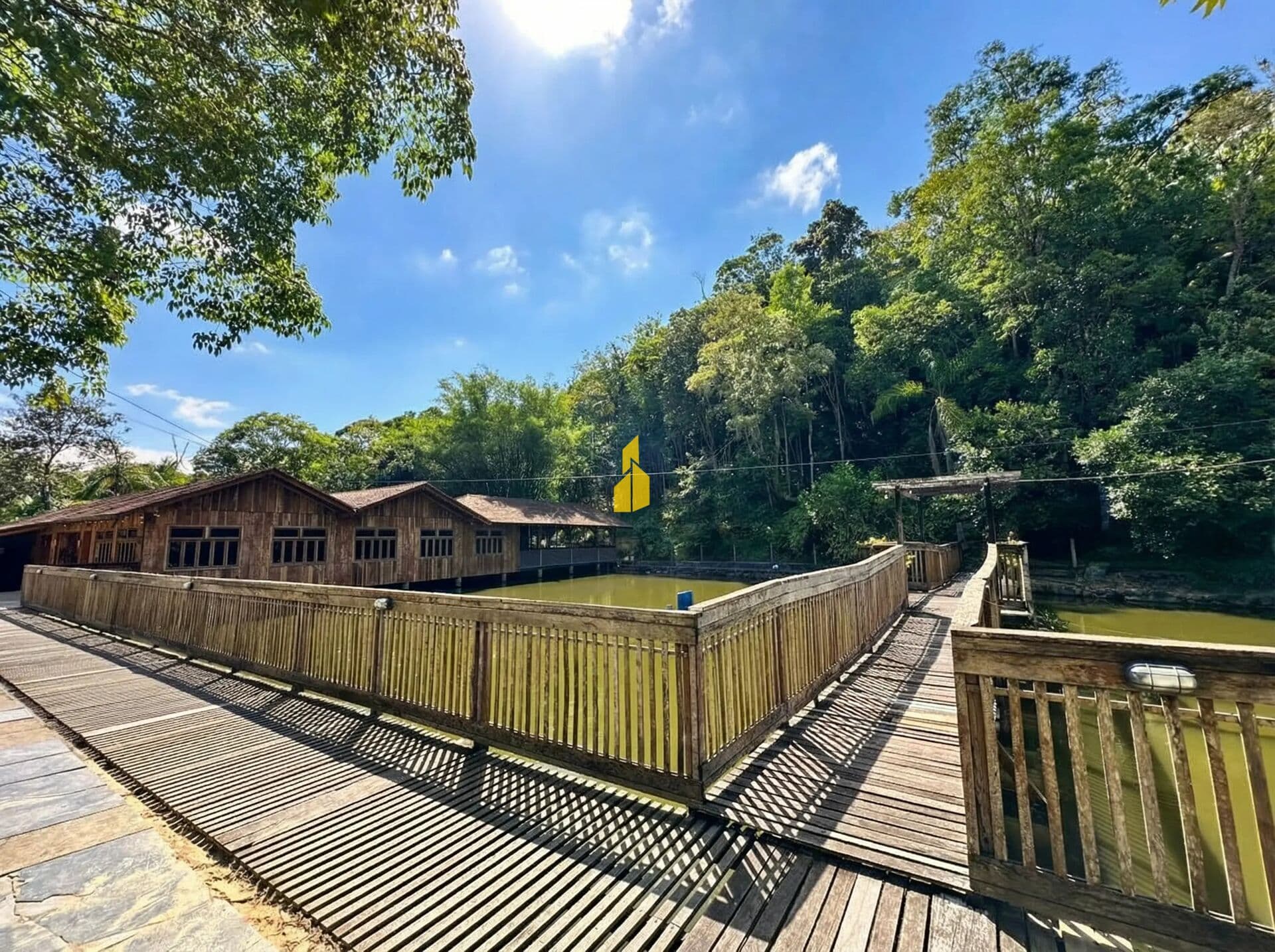 Terreno amplo com restaurante à venda em Apiúna - SC
