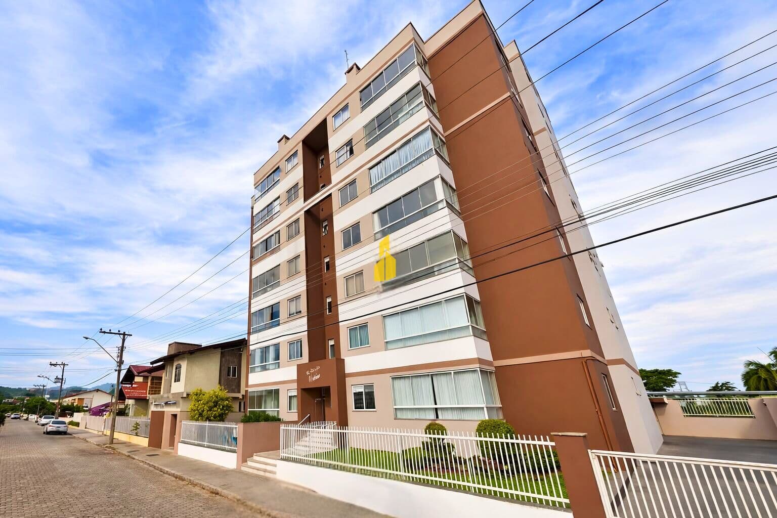 Apartamento com 3 dormitórios semimobiliado no bairro das Capitais