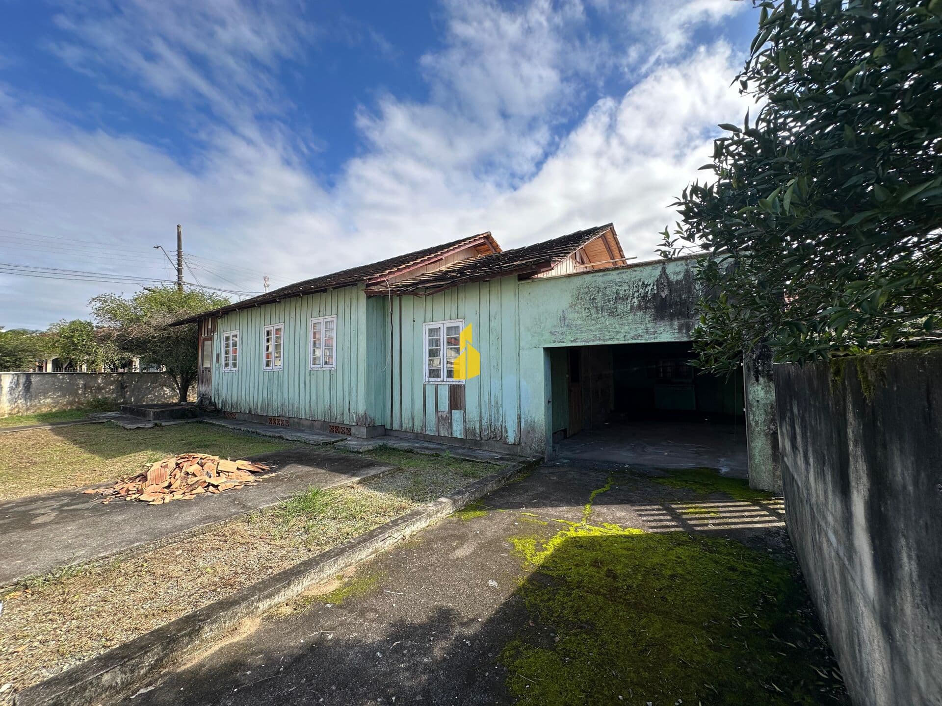 Casa de esquina no Bairro das Capitais em Timbó/SC.