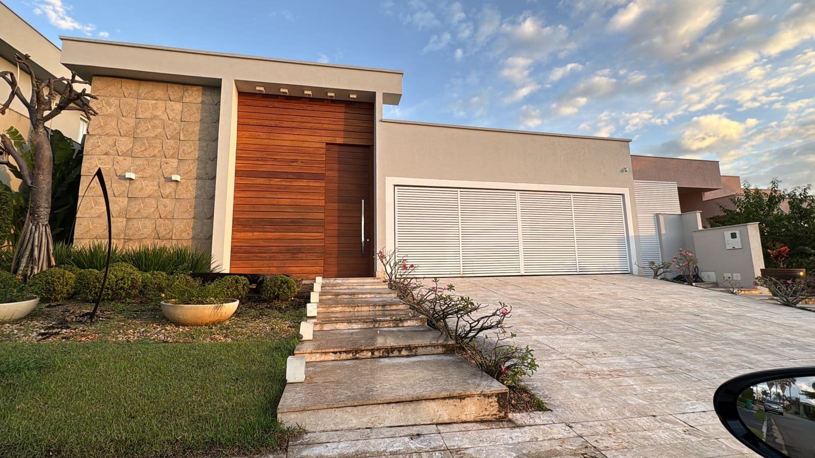 Casa de Condomínio em Goiânia - Jardins Milão