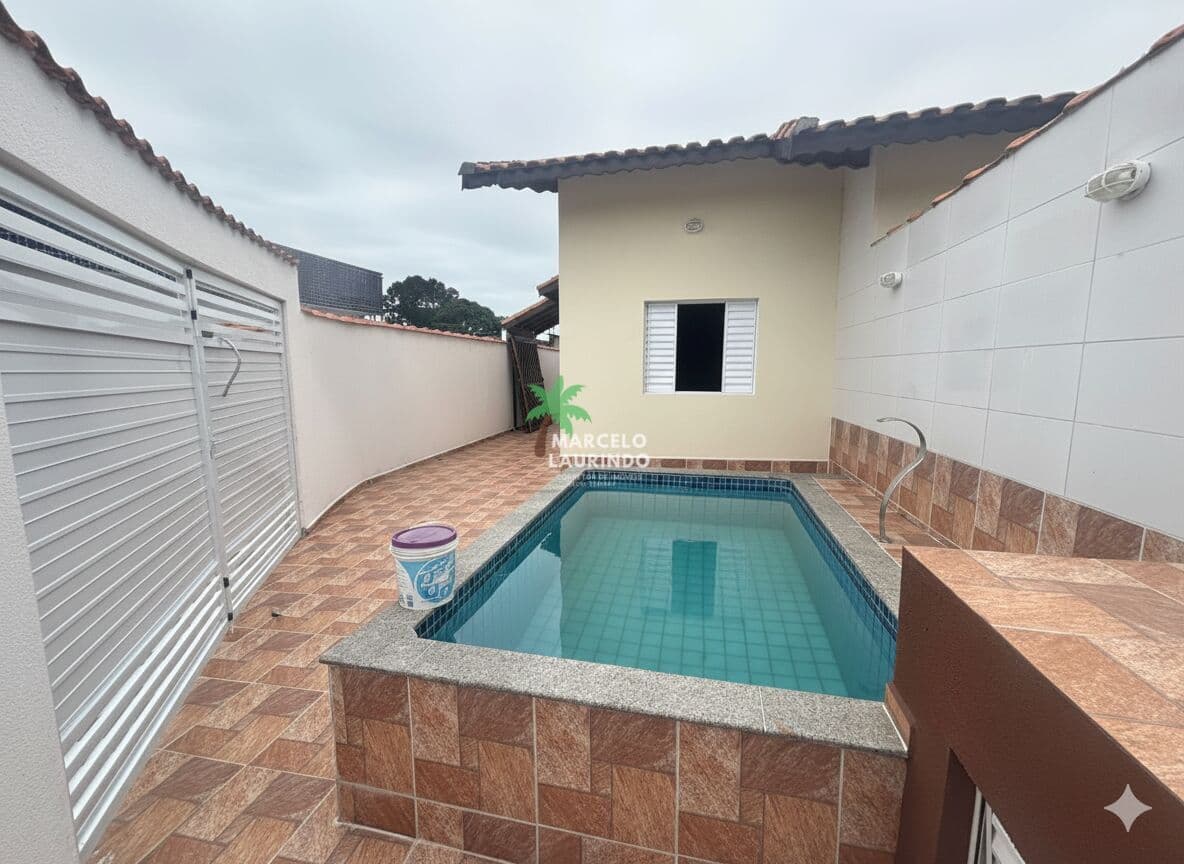 🚨 CASA COM PISCINA EM MONGAGUÁ POR R$ 328 MIL! 🏖️🔥