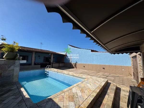 Casa à venda em Itaóca Mongaguá/SP com piscina, churrasqueira e 2 dormitórios | Ref. 613
