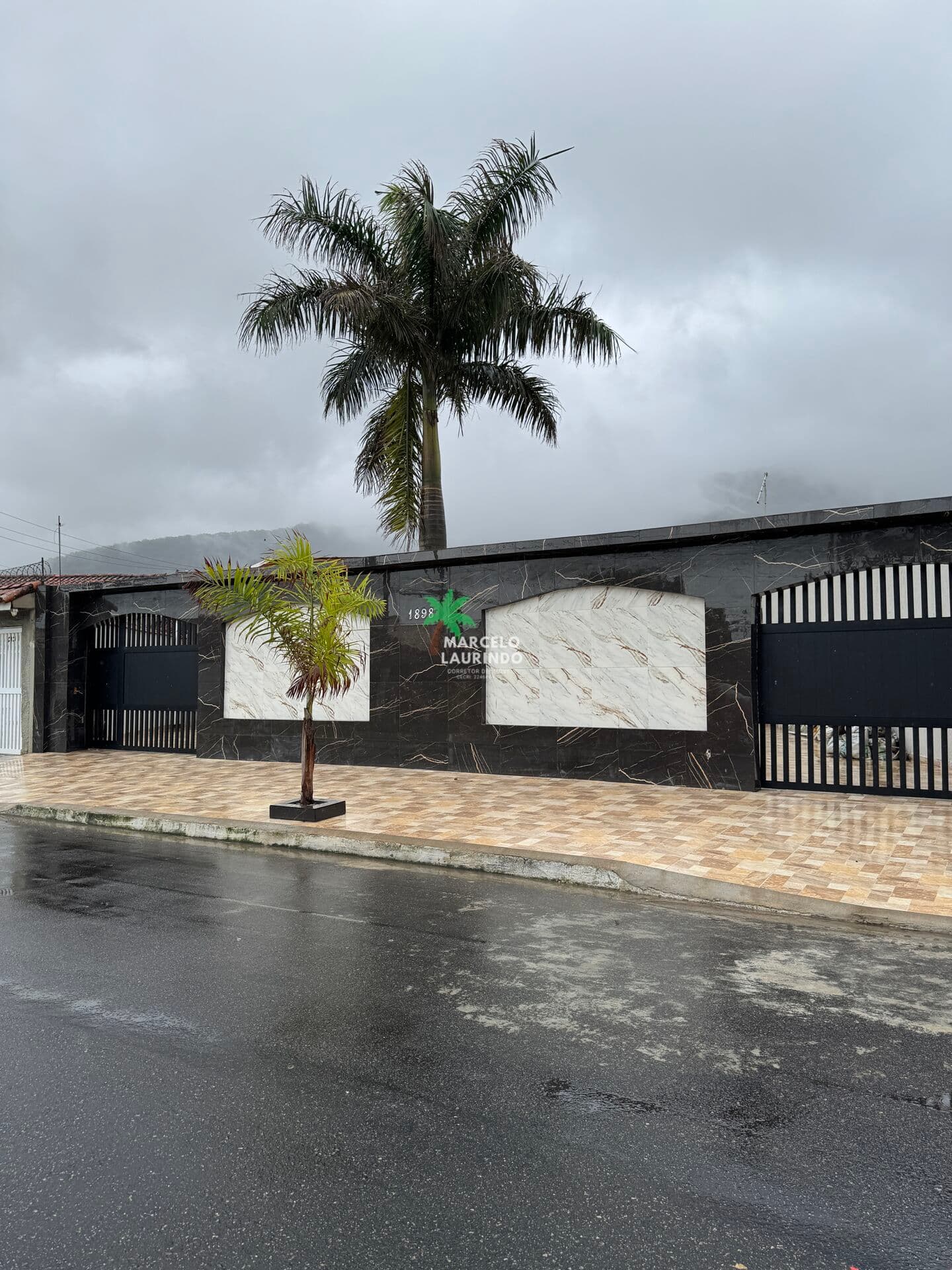 Casa Alto Padrão à Venda em Solemar, Praia Grande/SP | Quadra do Mar | 435 m² e 6 Vagas