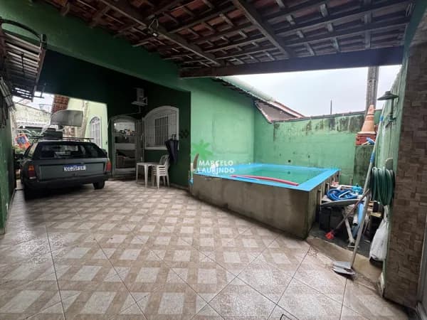 Casa à Venda em Itaóca Mongaguá com Piscina | 2 Dormitórios, Suíte e Próxima ao Mar