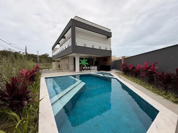 🏡 Casa de Alto Padrão à Venda em Jardim Márcia – Peruíbe/SP | Próxima ao Mar