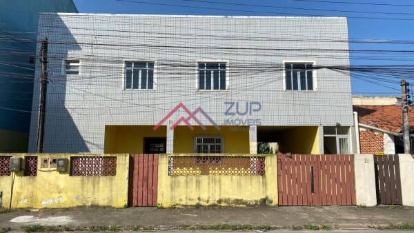 Prédio residencial com 3 apartamentos e terreno para construir